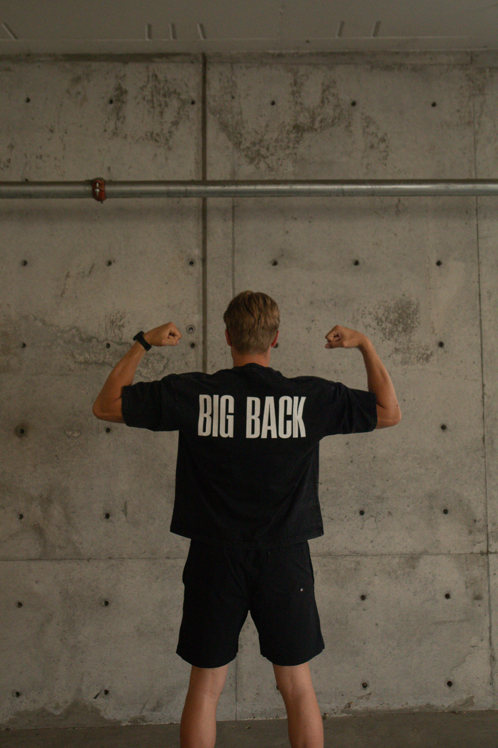 Box-Cut Classic BIG BACK Tee in Washed Black