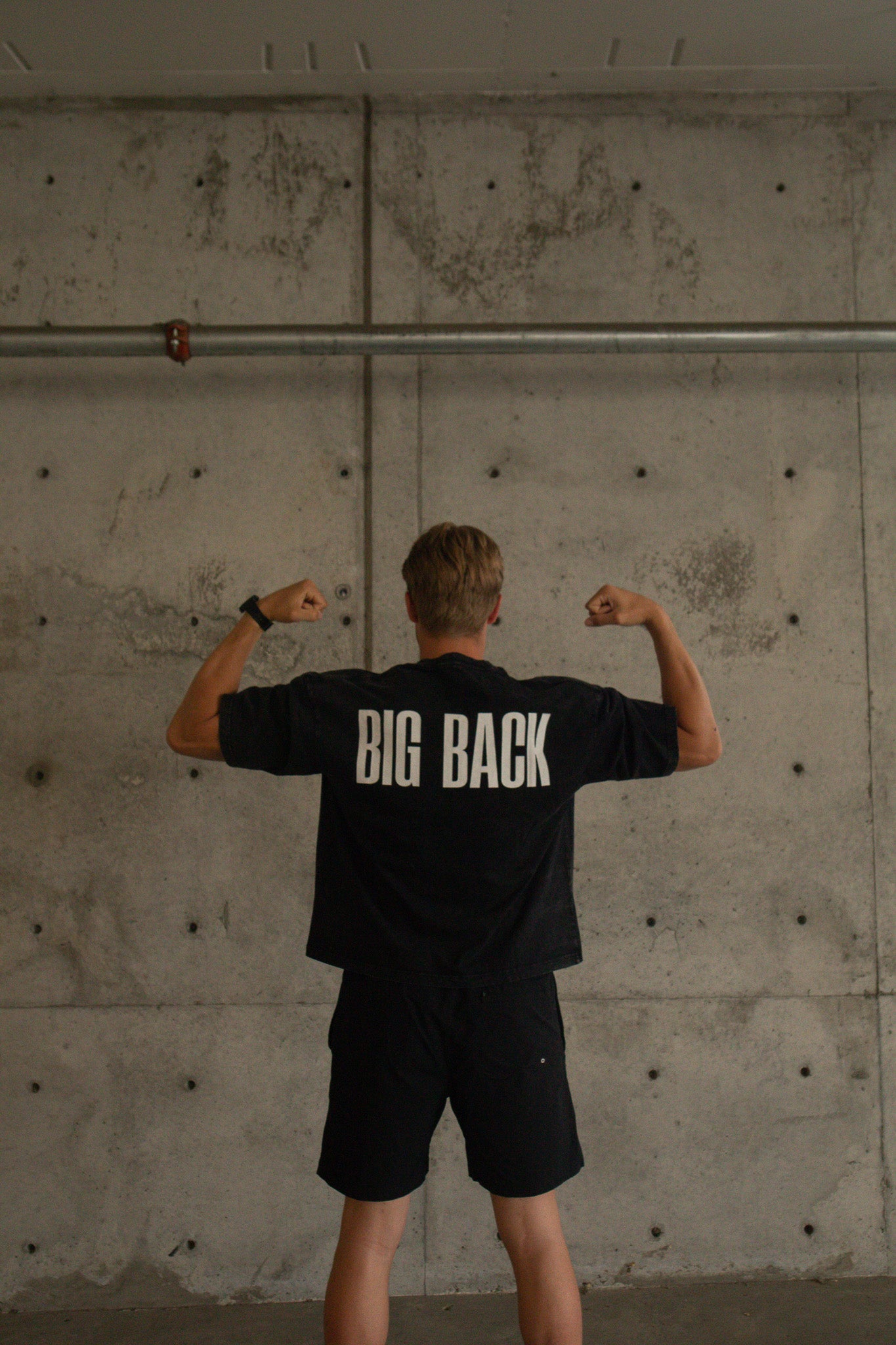 Box-Cut Classic BIG BACK Tee in Washed Black