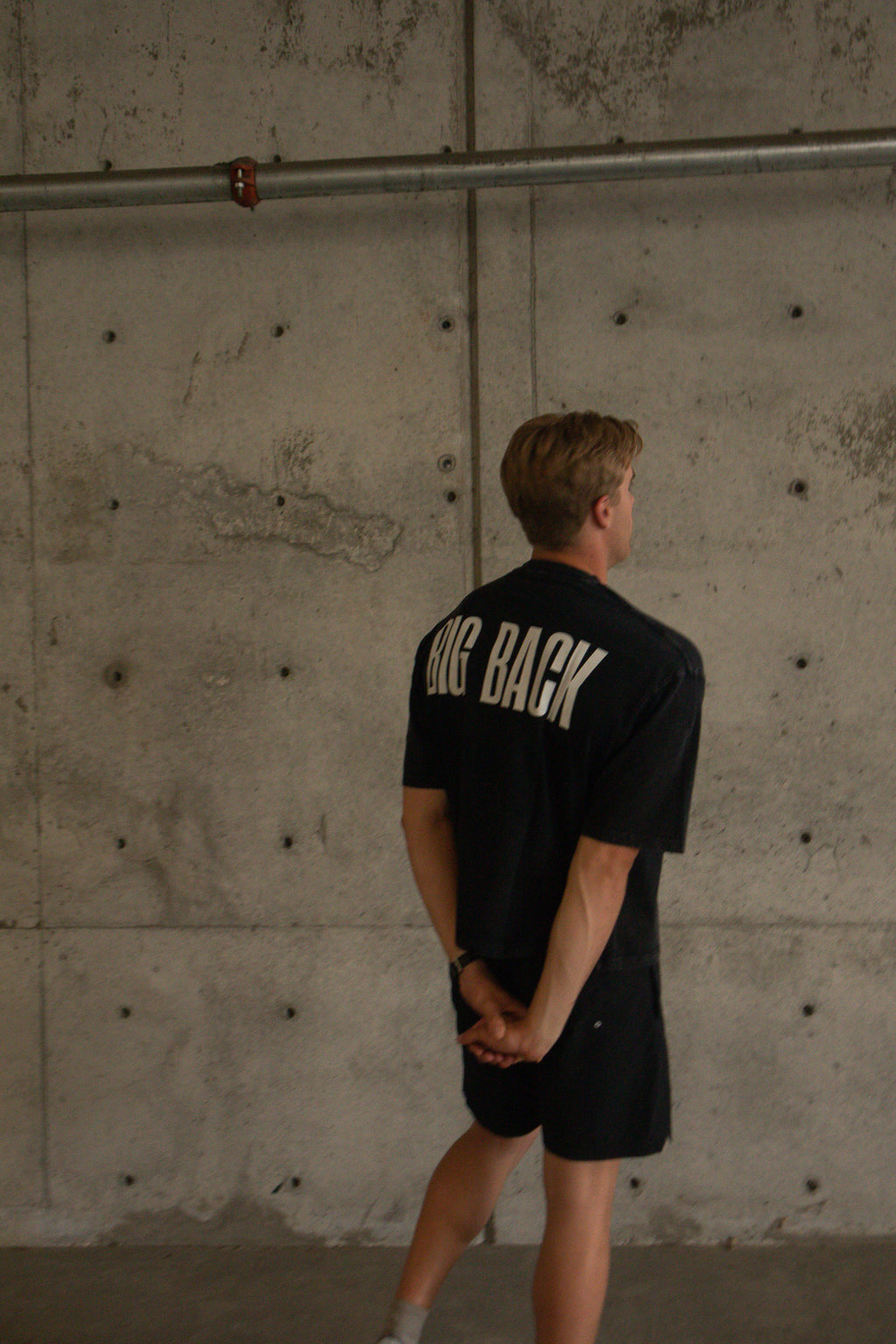 Box-Cut Classic BIG BACK Tee in Washed Black