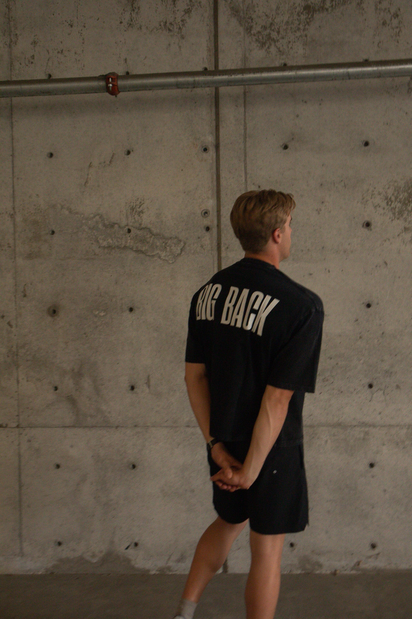Box-Cut Classic BIG BACK Tee in Washed Black