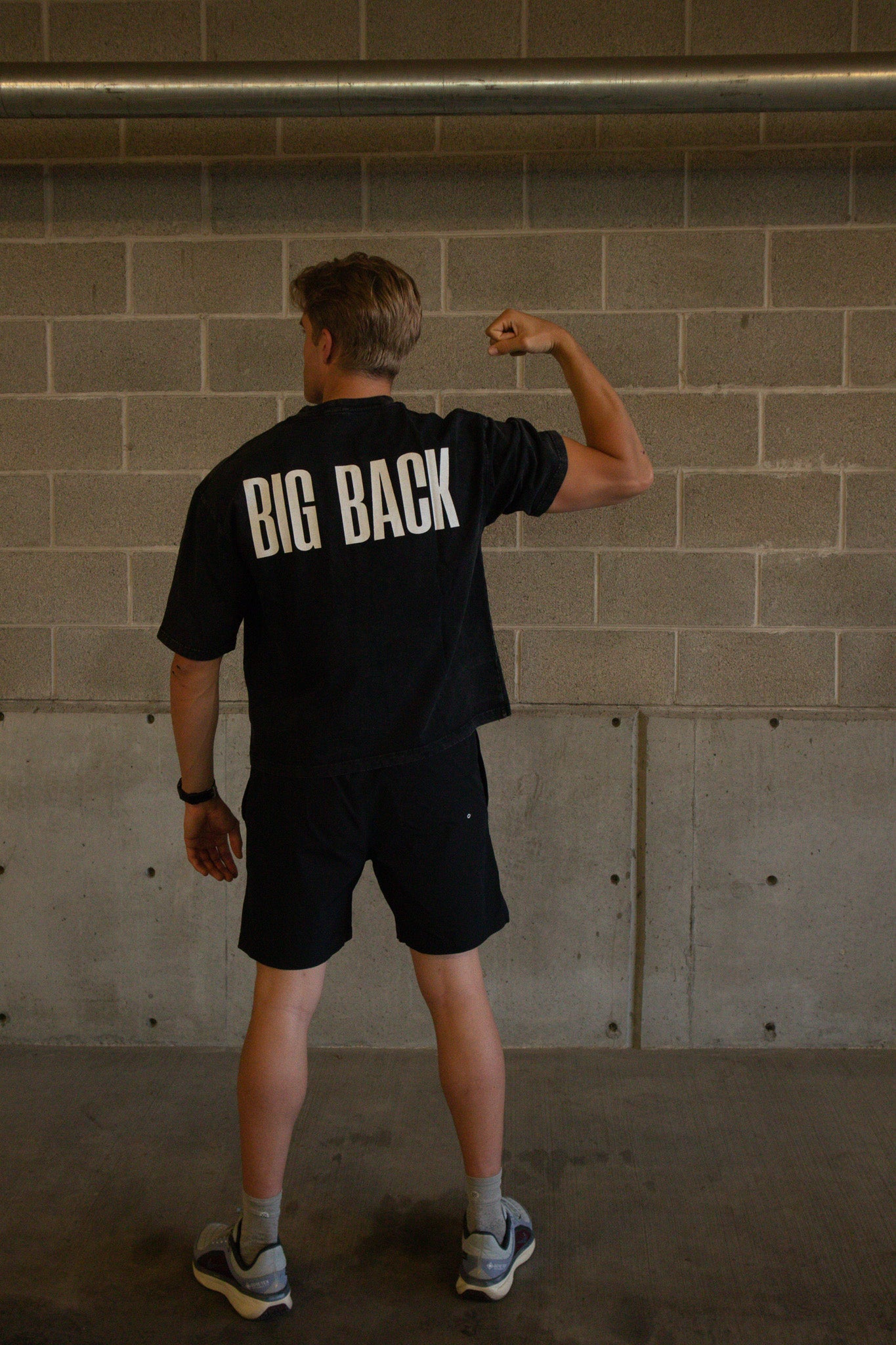 Box-Cut Classic BIG BACK Tee in Washed Black